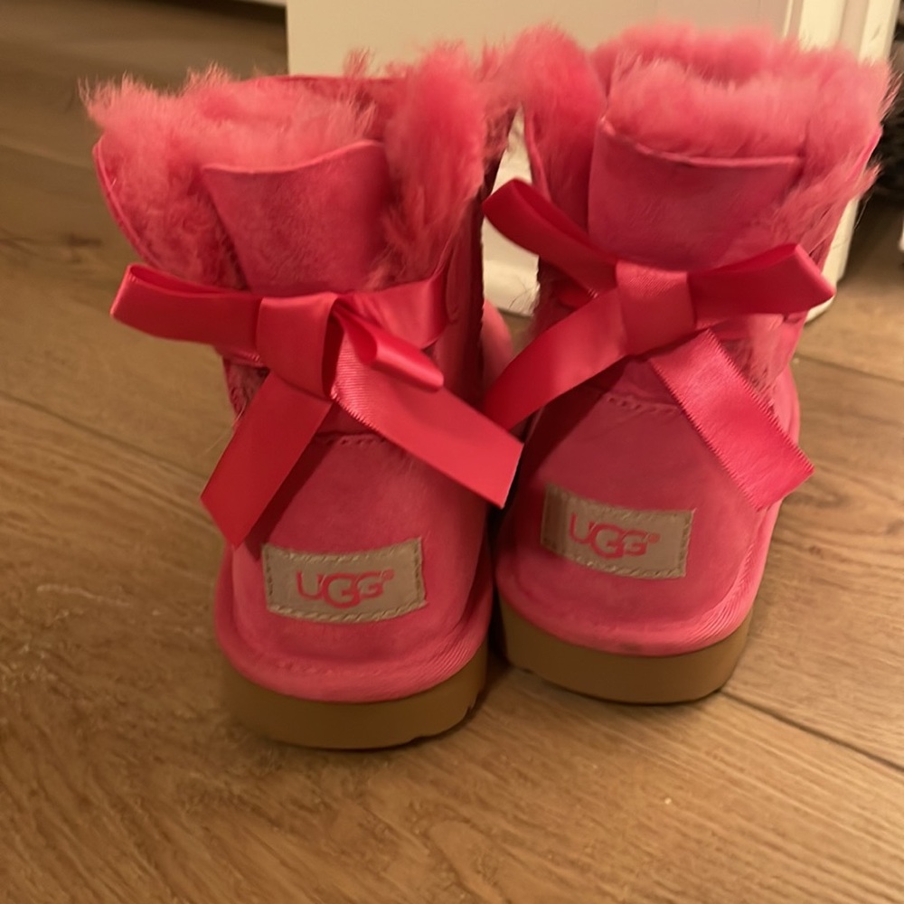 Pink UGGS - Picture 2 of 11